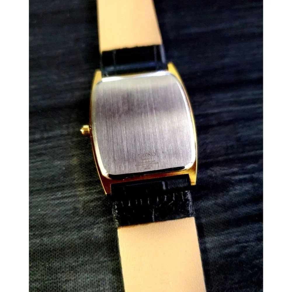 Vintage Seiko New Old Stock Men's Classic Tank Barrel Gold‎ White